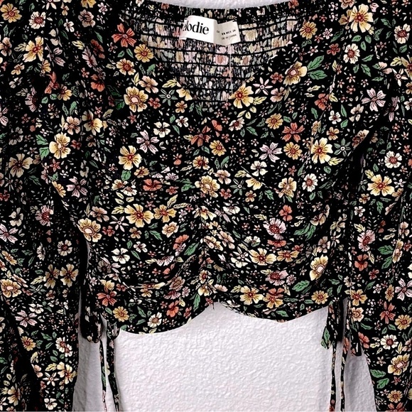 NWT Elodie Black Floral Long Sleeve Crop Top Size Small - Picture 2 of 12